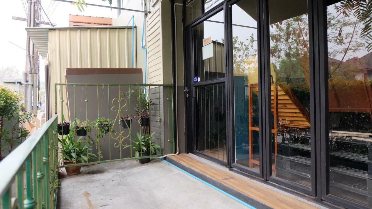 Why Not House Hostel Chiang Mai Exterior photo