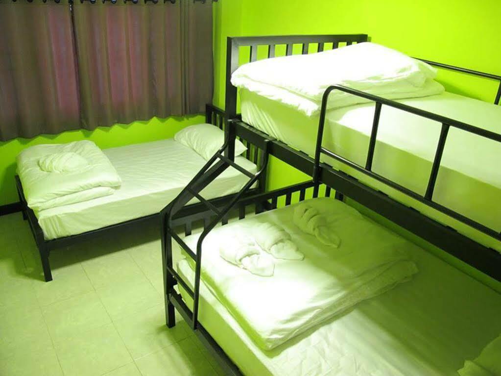 Why Not House Hostel Chiang Mai Exterior photo